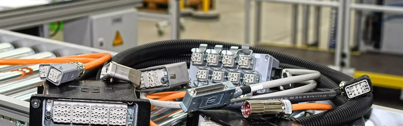 HARTING xüsusi kabel yığımları və sənaye konnektorlarından ibarət həll ailəsi