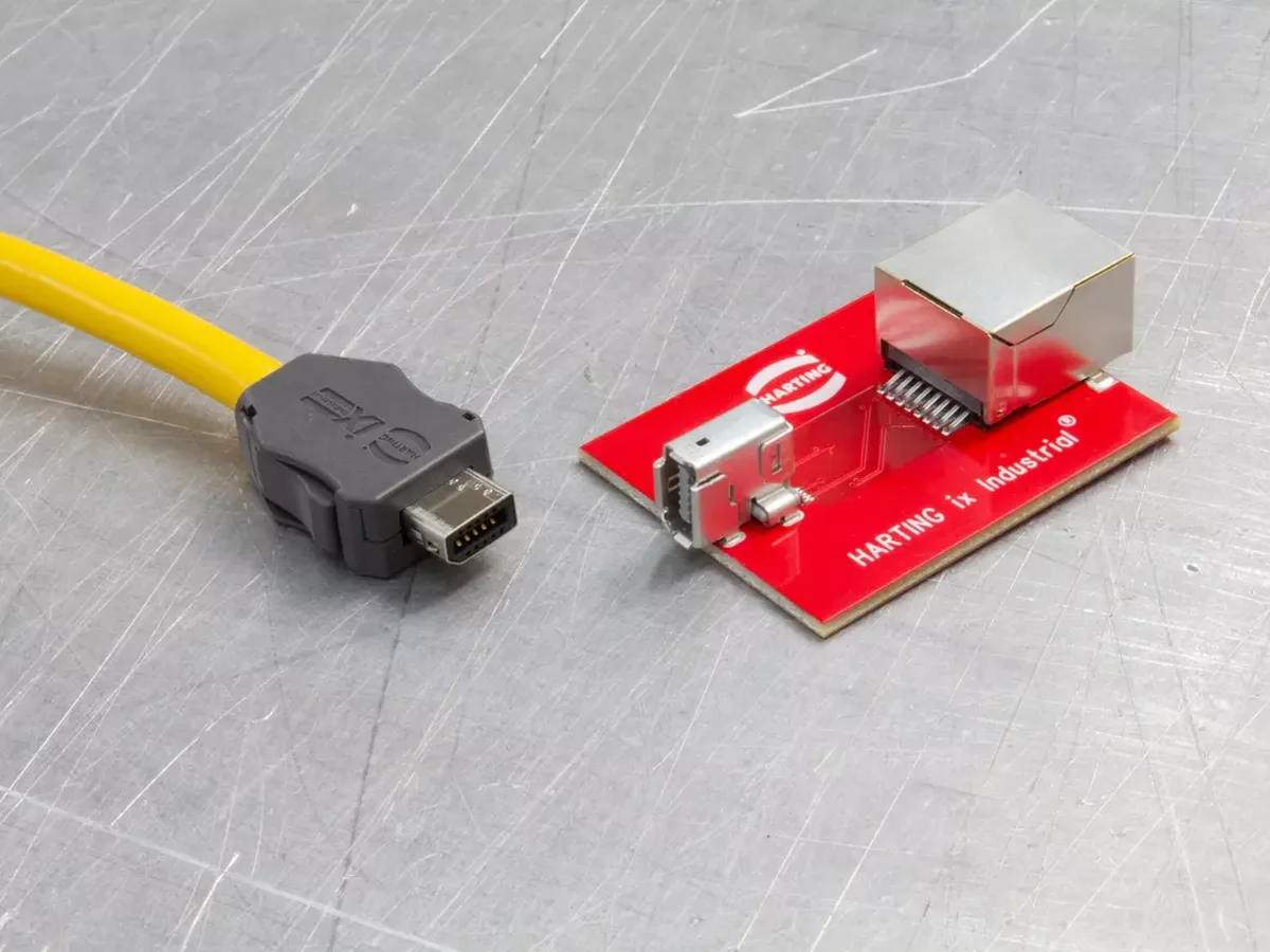 HARTING ix Industrial ştekerləri və çap dövrə lövhəsi üzərindəki cihaz yuvaları