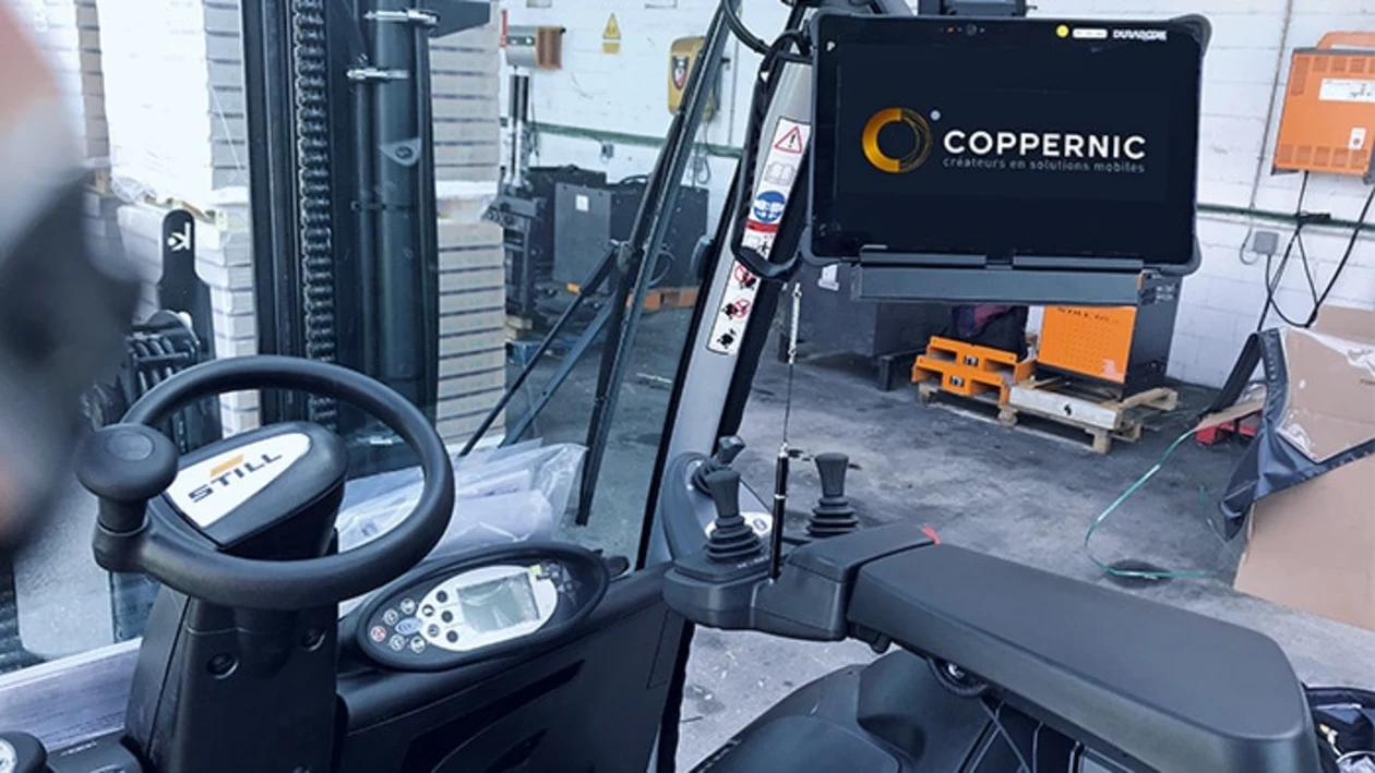 RFID dəstəkli material hərəkəti üçün çəngəlli yükləyici operator terminalının yer aldığı rəsmi SICK tətbiqi